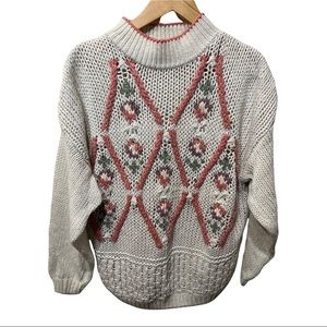 SAR IT VINTAGE EMBROIDERED DETAIL WHITE HAND KNITTED MOCK NECK LS SWEATER